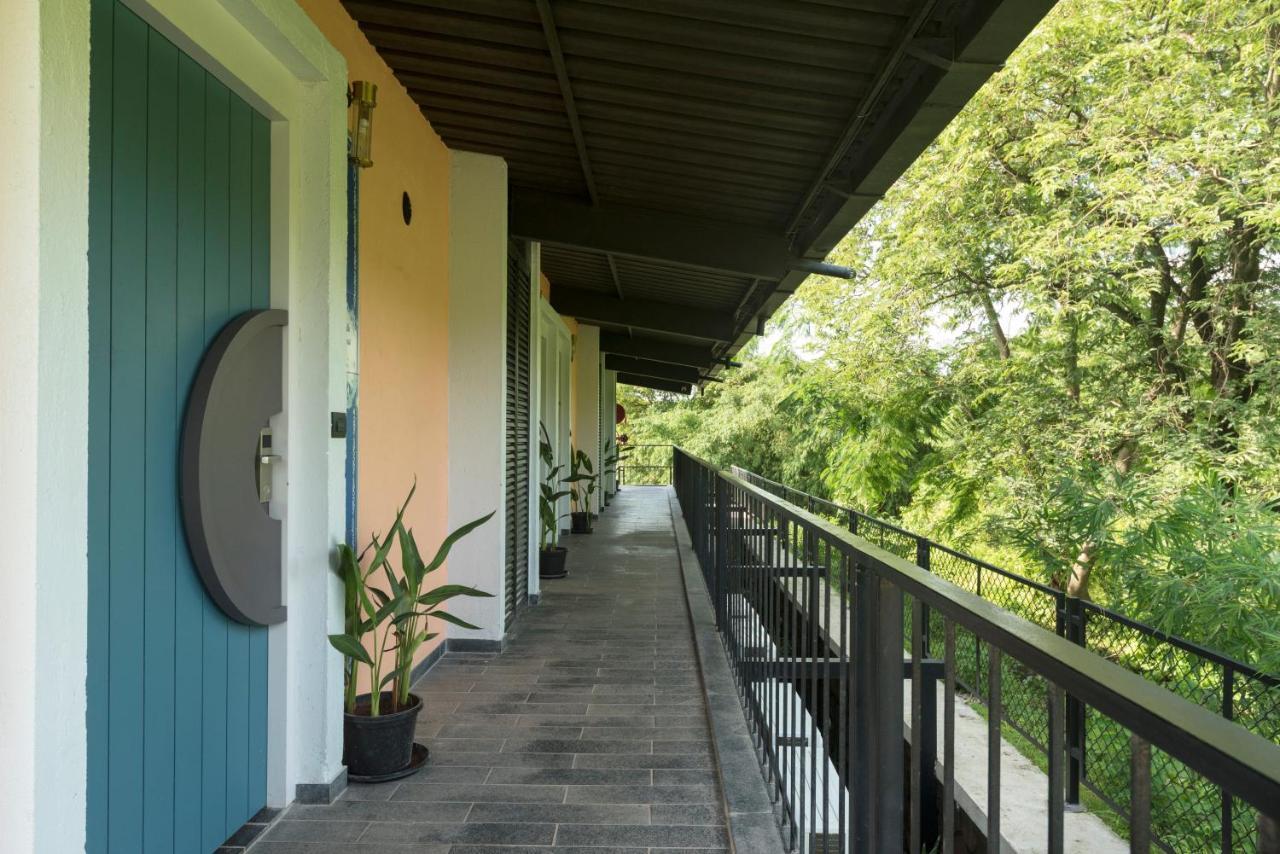 East India House Hotel Gorai Exterior photo